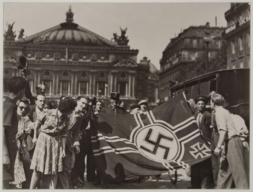 L'État condamné à rembourser 8 000 euros pour avoir brûlé un drapeau nazi