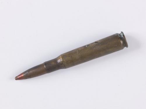 Cartouche de mitrailleuse de calibre .50 Browning américaine (12,7 mm) à  pointe rouge